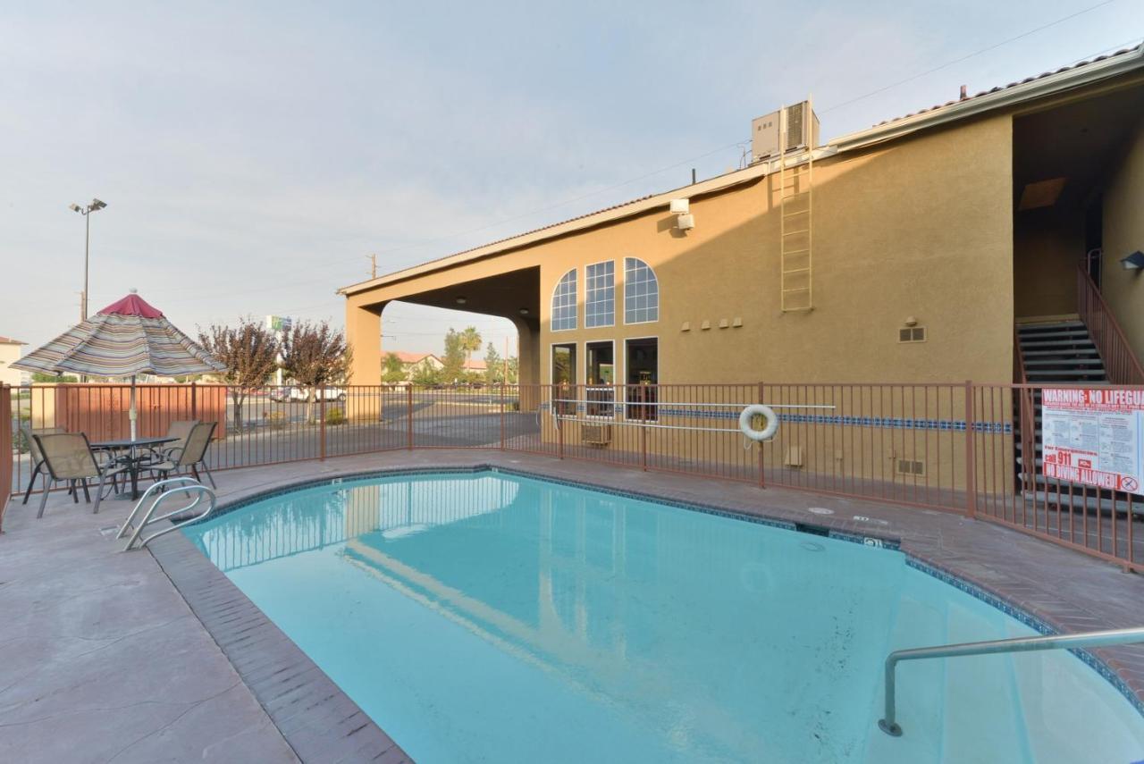 Rodeway Inn Delano Exterior photo
