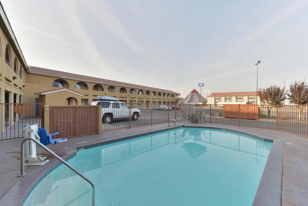 Rodeway Inn Delano Exterior photo
