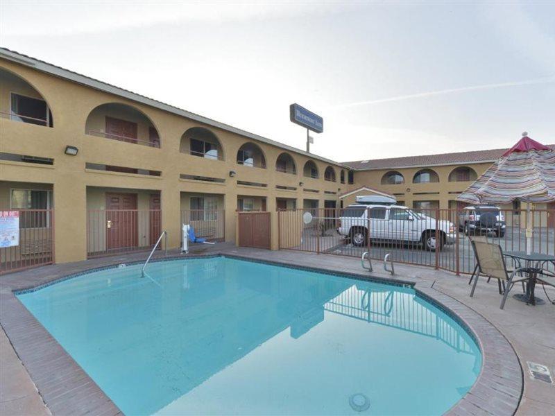 Rodeway Inn Delano Exterior photo