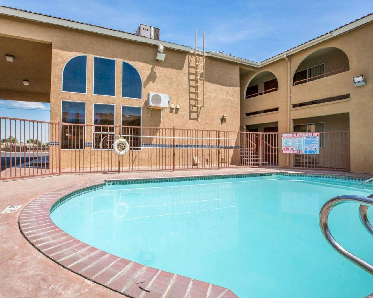 Rodeway Inn Delano Exterior photo